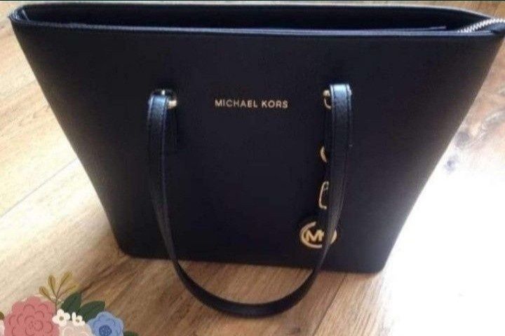 Geanta MK import Italia, logo metalic auriu, saculet, etichetă