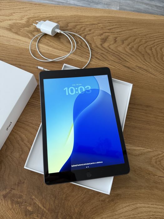 Ipad 10.2" 9th 64GB Wi-fi tableta  + tastatura logitech combo touch apple ca noua