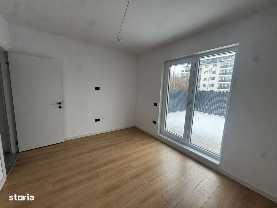 Apartament 3 camere cu balcon si curte/ loc de parcare/ statie STB