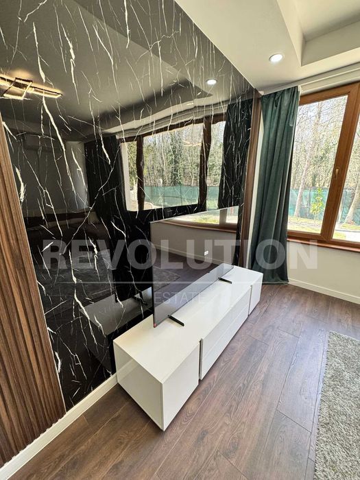 Чисто нов тристаен апартамент в затворен комплекс !