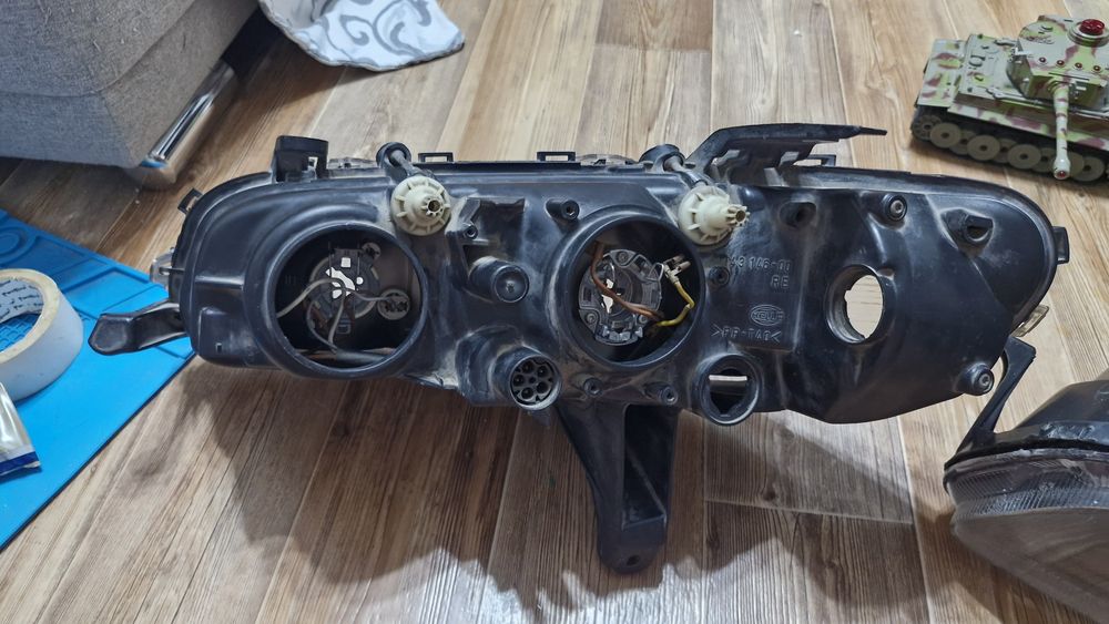 Фара, стекло фары Opel Omega B