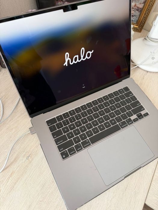 Продам Macbook Air m3