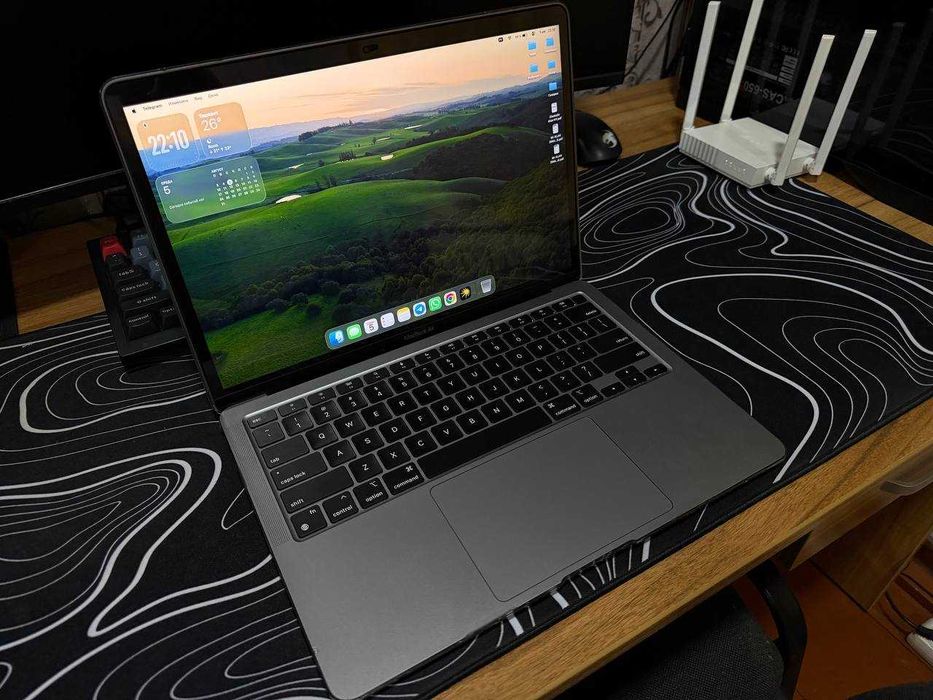 MacBook Air M1 8/256 (Space Grey) — идеальное состояние, 91% батареи