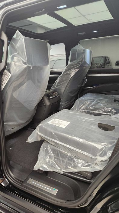 Cadillac Escallade Short