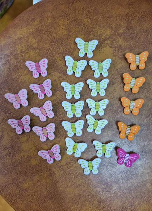 Fluturași lucrați de mână din lemn!