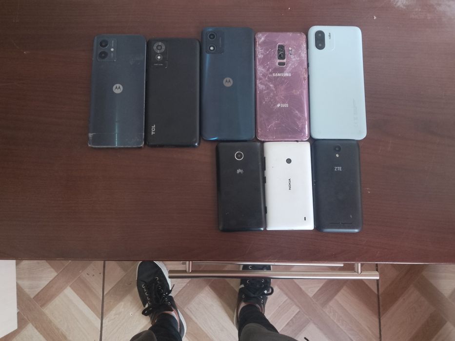 Telefoane de piese tot este bun la ele în afară de display cel tlc bun