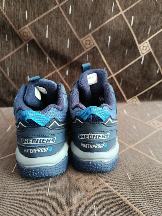 Ghete.   Skechers