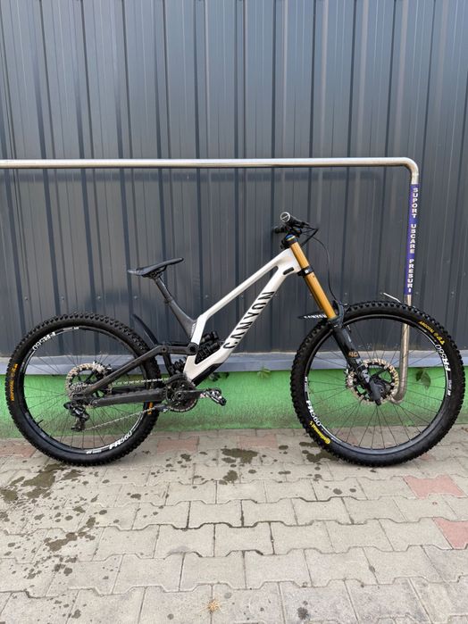 Bicicleta Downhill Canyon Sender cfr 2022 carbon mullet