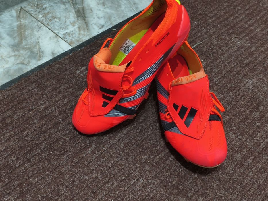 Продам футбольные бутсы