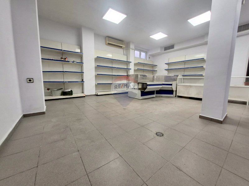 Магазин за продажба, Лятно кино Тракия