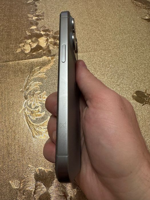 Vand Iphone 15 pro ca nou