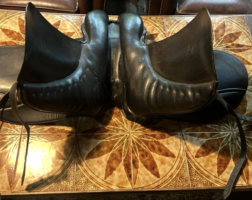 Șa de dresaj Passier & Sohn Grand Gilbert, Mărimea 17 (Made in Germany)