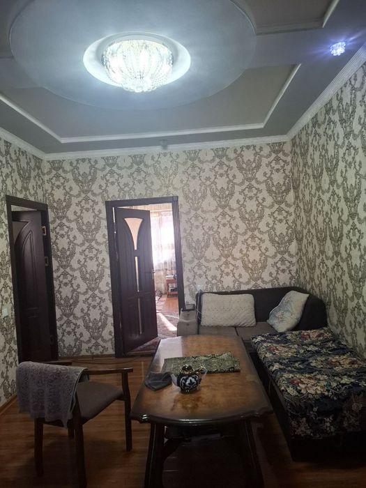 Чиланзар 2 квартал  2 ком  Зеркалка