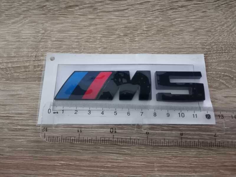 черна емблема BMW М5