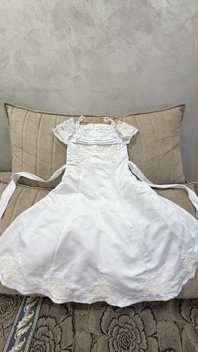 Нарядное платье для девочки на 5-6 лет