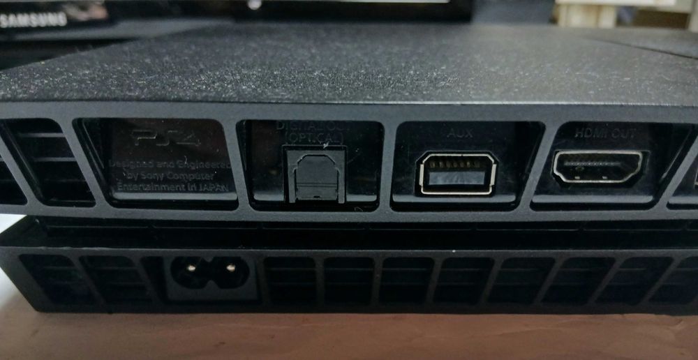 PlayStation 4 с Игри + контролер