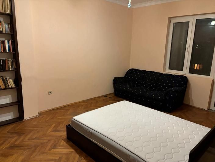 Дава се под наем Тристаен апартамент в София, Център - 108 кв.м за 600 € - Снимка #1