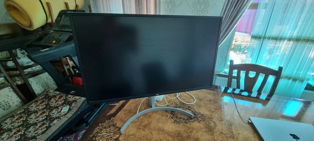 31.5” UHD 4K monitor sotiladi