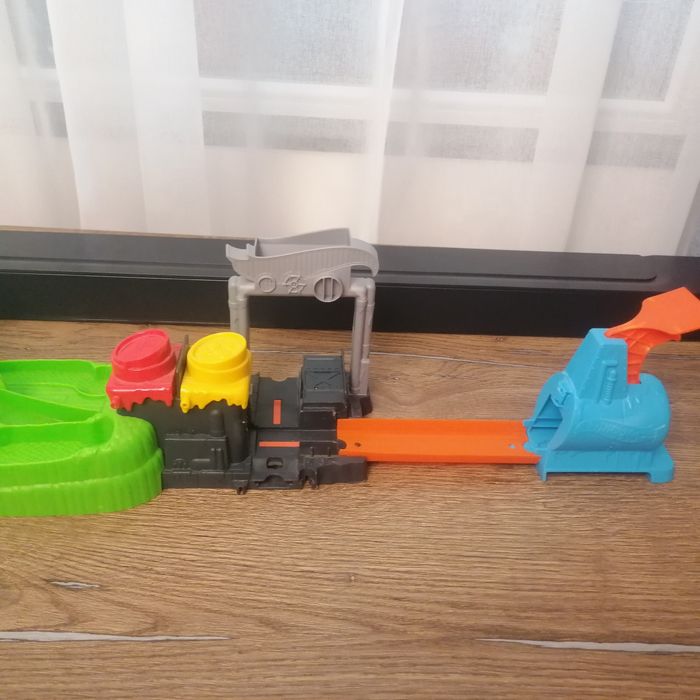 Писта Hot Wheels Токсичен змийски удар