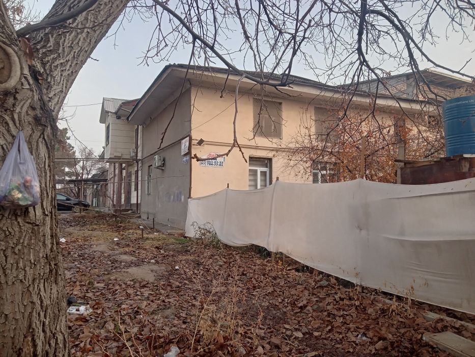 Yakkasaroy kòchasida uy sotiladi