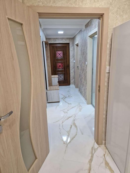 Дава се под наем Къща в Божурище - 120 кв.м за 847.62 € - Снимка #2