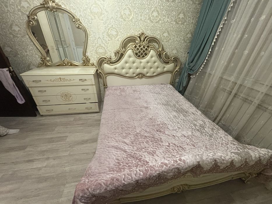 Продам спальный гарнитур