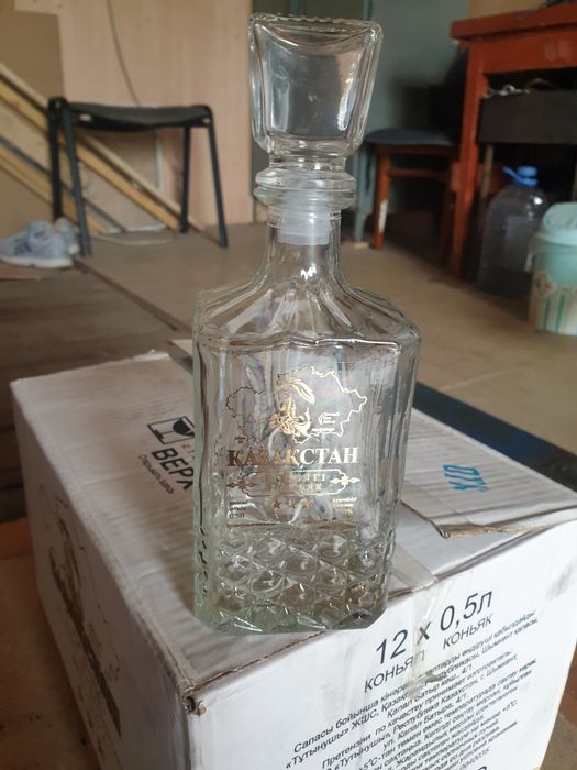 Продам графин из под коньяка.