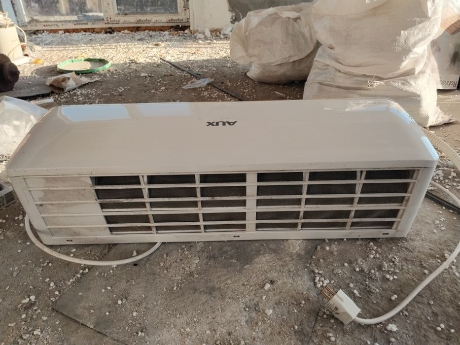 Климатик инверторен AUX