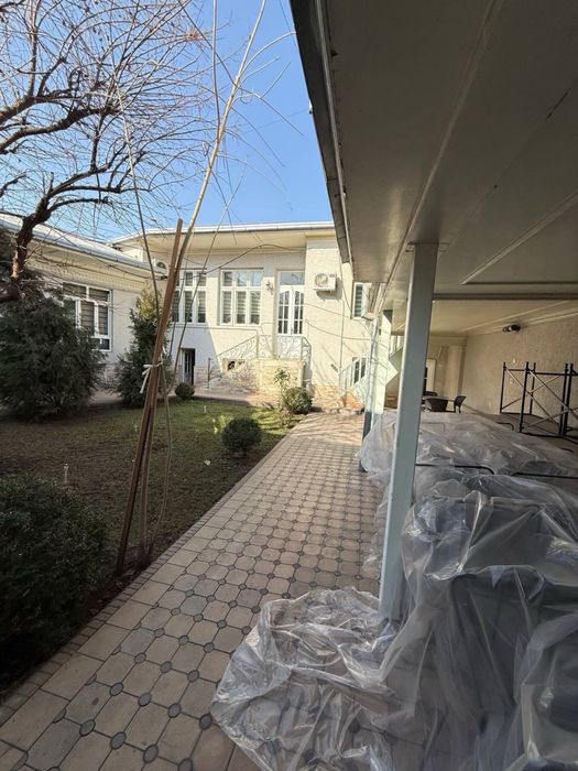 Продается угловой участок под офис ор-р Челси, Караван