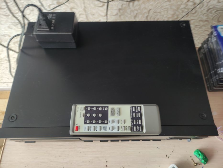 Продам Denon 810