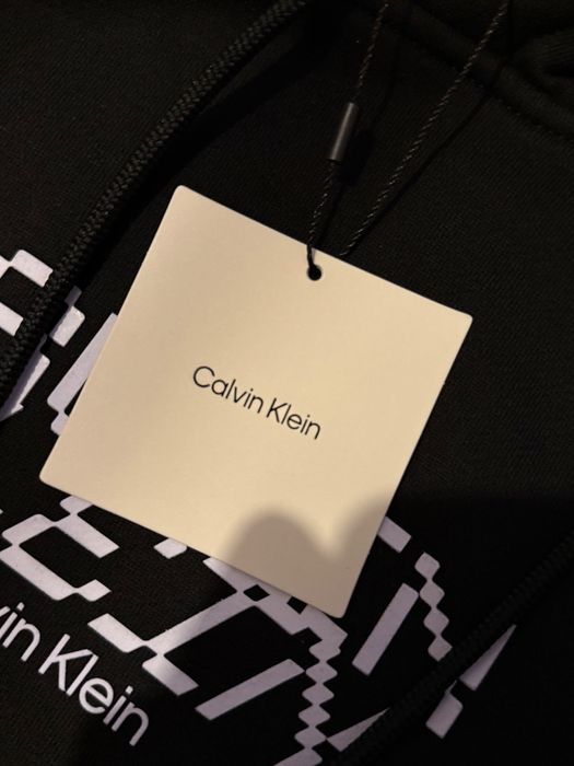 Суйчър Calvin Klein чисто нов