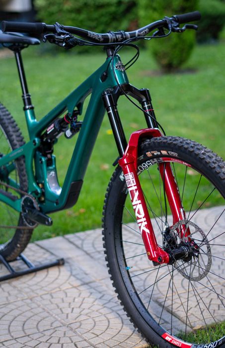 Yeti SB140 2025 Carbon, Върхов клас Enduro/Trail велосипед. Rock Shox Lyric Ultimate, Vivid Ultimate, Industry Nine, Bike Yoke, Race Face