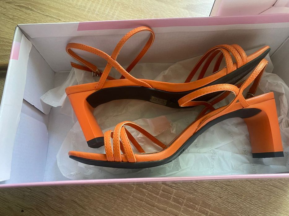 Vand sandale marimea 36