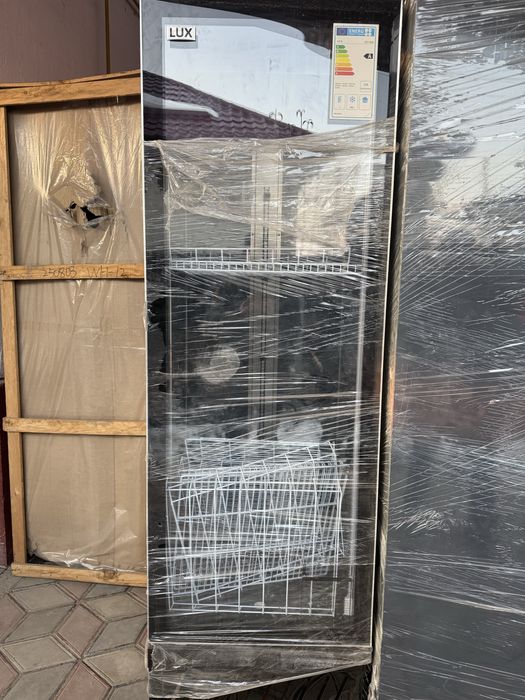 Продам витринные холодильники