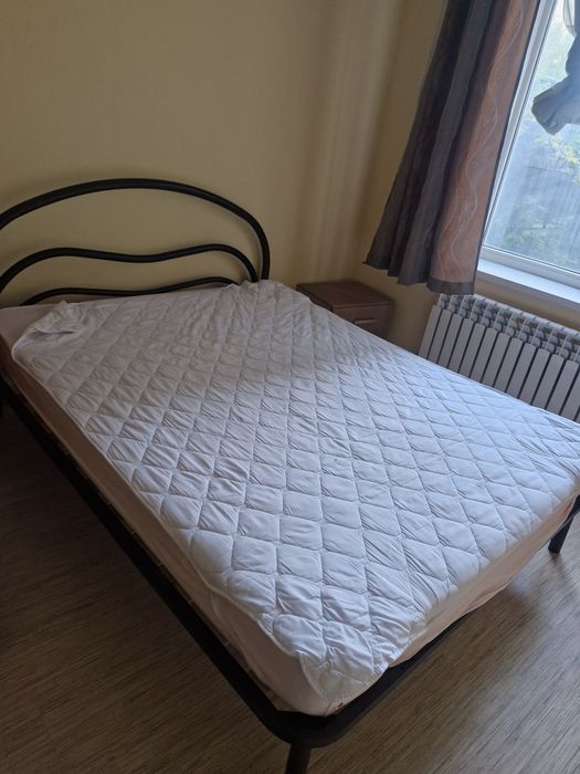 Кровать с матрасом