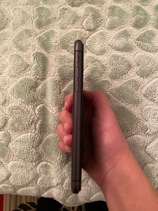 Продаю айфон 11 .