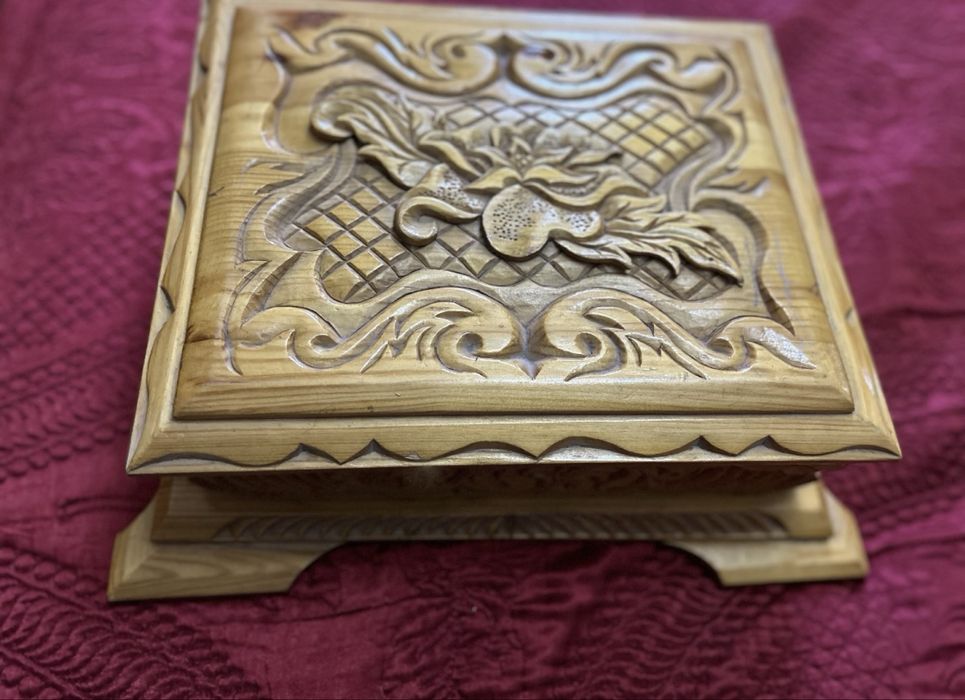 Шкатулка 2000 тенге