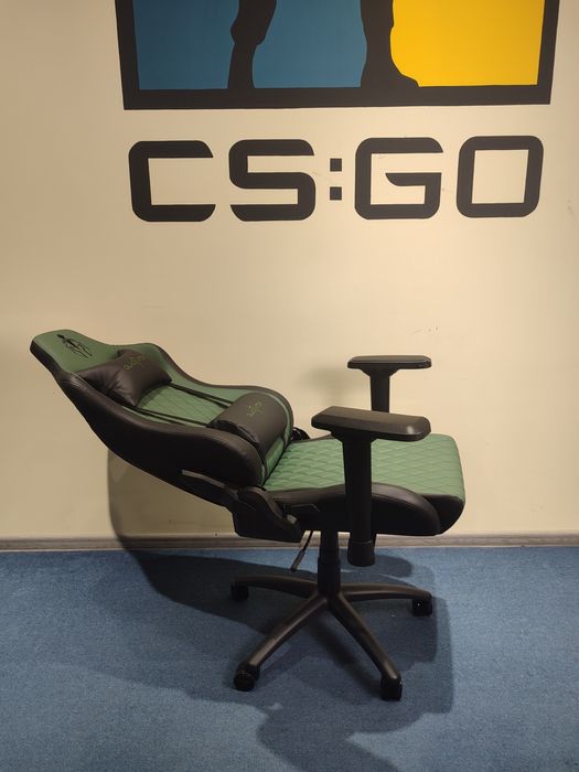 Компьютерное игровое геймерское кресло Модель Gladiator one green