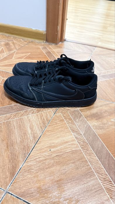 Продам 3 пары кроссовок Nike,раз.39-40.