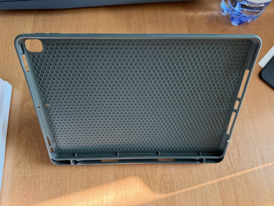 Чехол для iPad 10.2