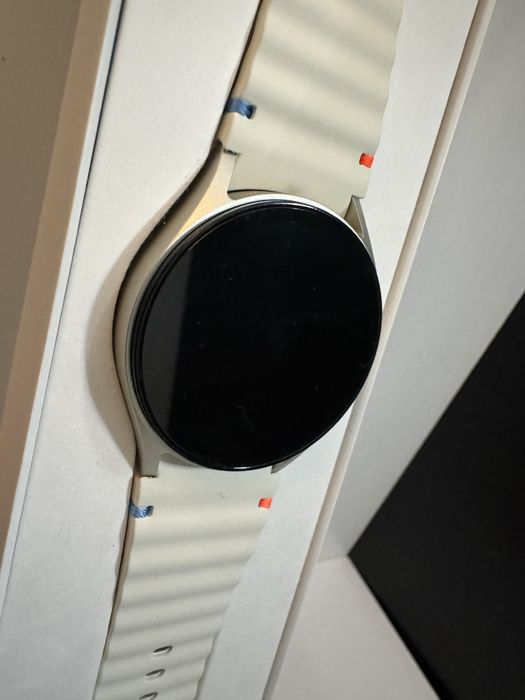 Samsung Galaxy Watch 7 40MM CREAM Чисто нов