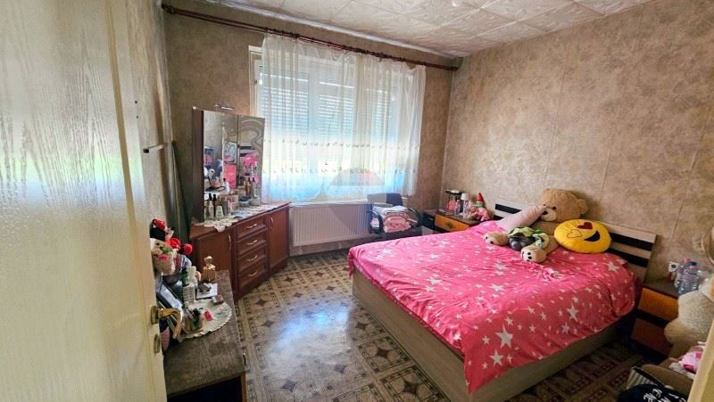 Тристаен панелен апартамент, кв. Вл. Варненчик, РН
