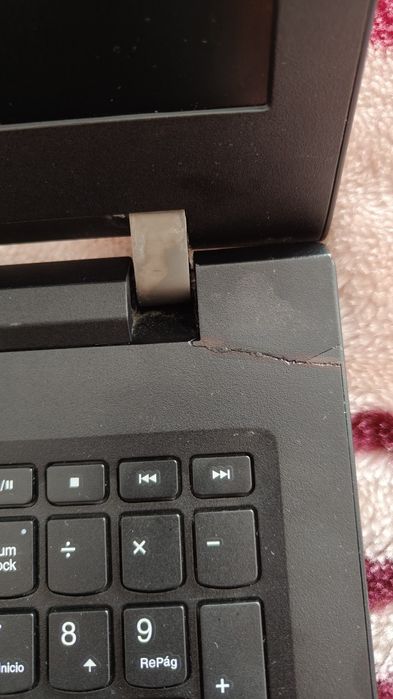 Laptop Lenovo/ 15,6 inch/ i5 gen 7 / 4 GB RAM / ssd 128 GB/