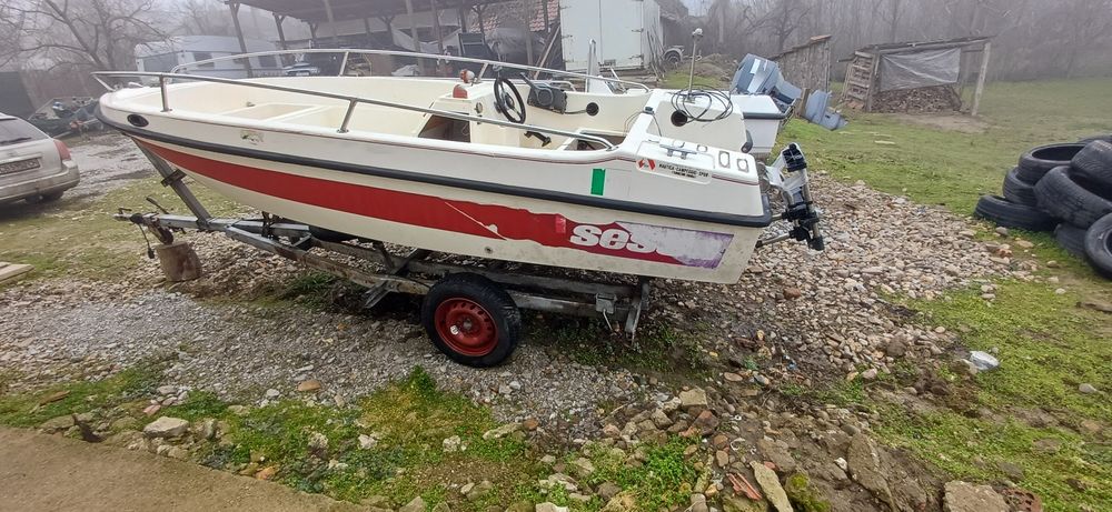 Лодка Sessa 430 колесар