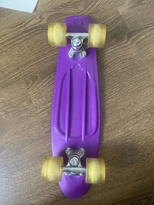 Pennyboard mov cu luminite