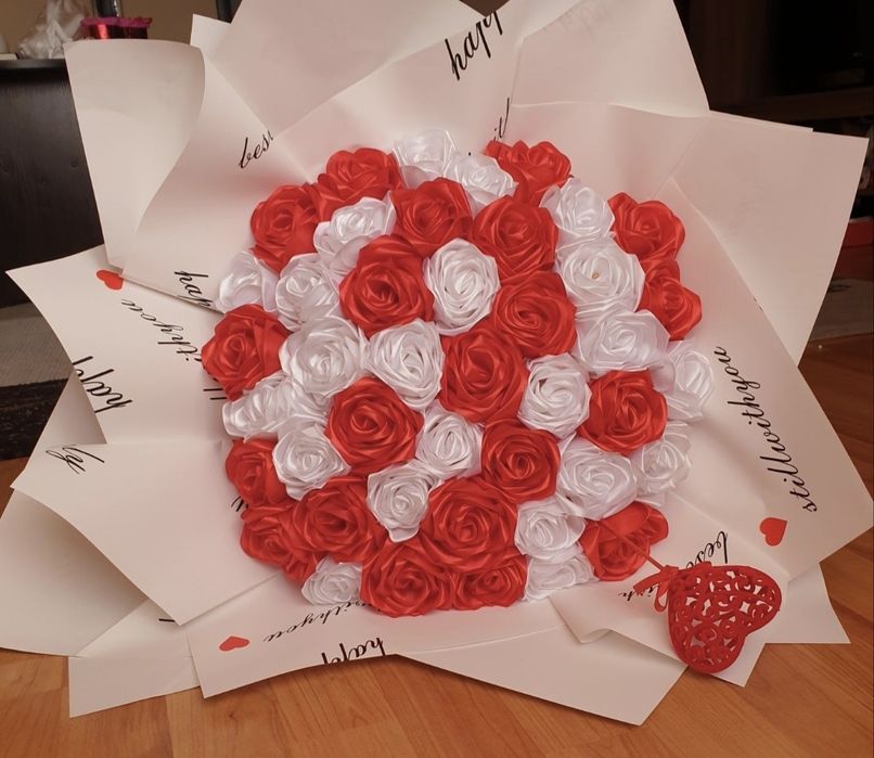 Buchete trandafiri satin