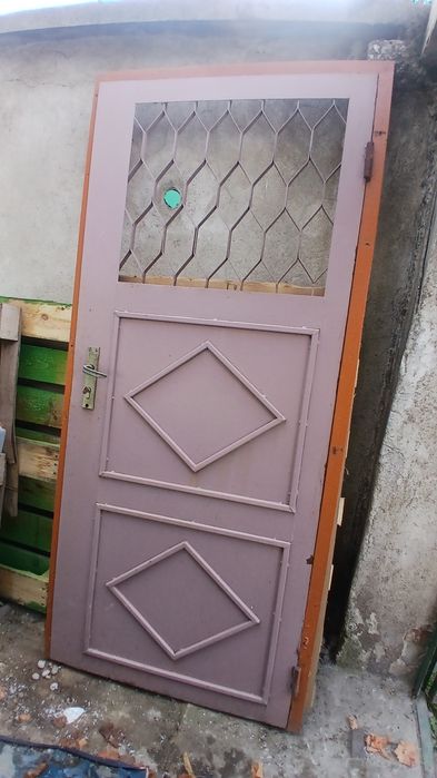 Метална врата здрава и надеждна