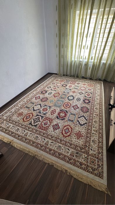 Шкаф, 2 ковра, и тюль