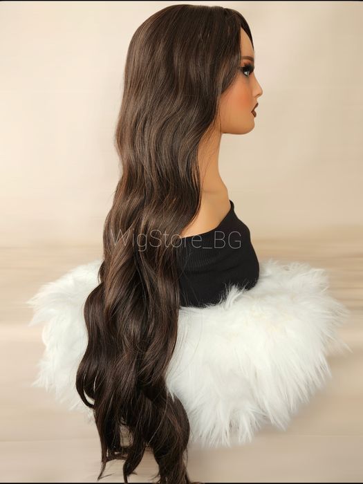 Дълга на вълни кафява перука с бретон