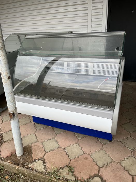 Продам витринные холодильники бу